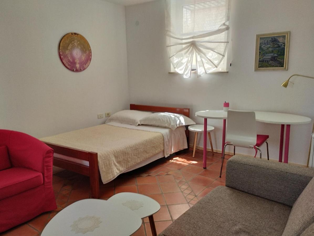 Apartma Oljka Pomjan Smarje  Exterior photo