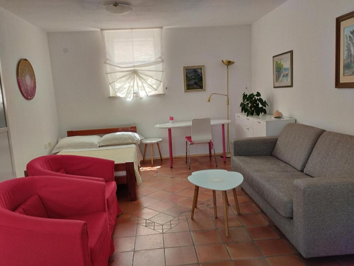 Apartma Oljka Pomjan Smarje  Exterior photo